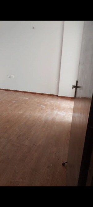 Room in 2 BHK Apartment at Amrapali Riverview, Amrapali Leisure Valley – for Rent