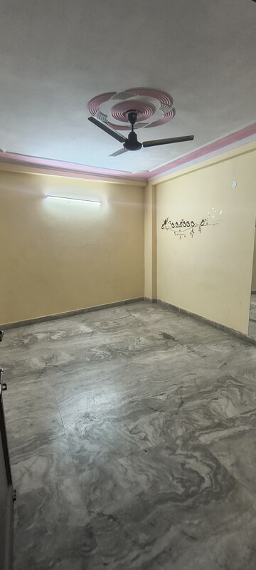 Furnished Amenities in 3 BHK Builder Floor at Panchsheel Vihar – for Rent