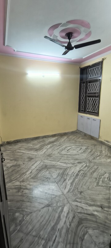 Room in 3 BHK Builder Floor at Panchsheel Vihar – for Rent