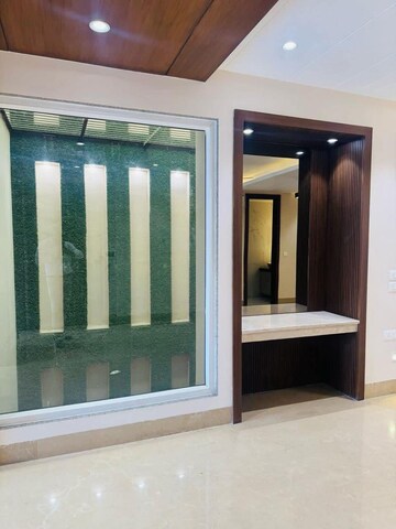 Room in 3 BHK Builder Floor at CS Roseate 63, Sector 63a – for Sale