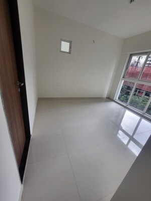 Room in 2 BHK Apartment at Lodha Amara, Kolshet Road – for Rent