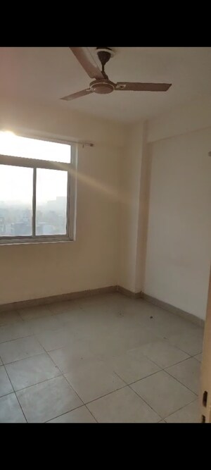 Room in 2 BHK Apartment at Wave City, Wave City – for Rent