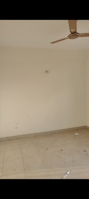 Room in 2 BHK Apartment at Wave City, Wave City – for Rent