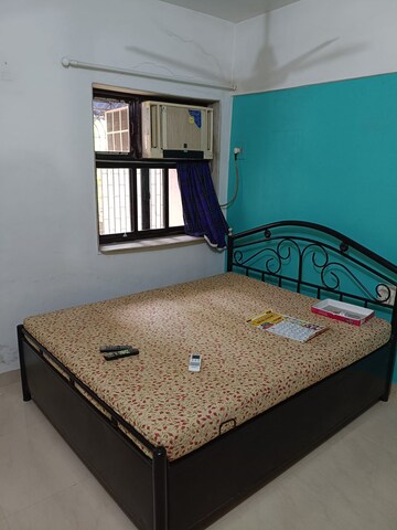 Bedroom in 2 BHK Apartment at Shiv Kirti Apartment, Malad West – for Rent