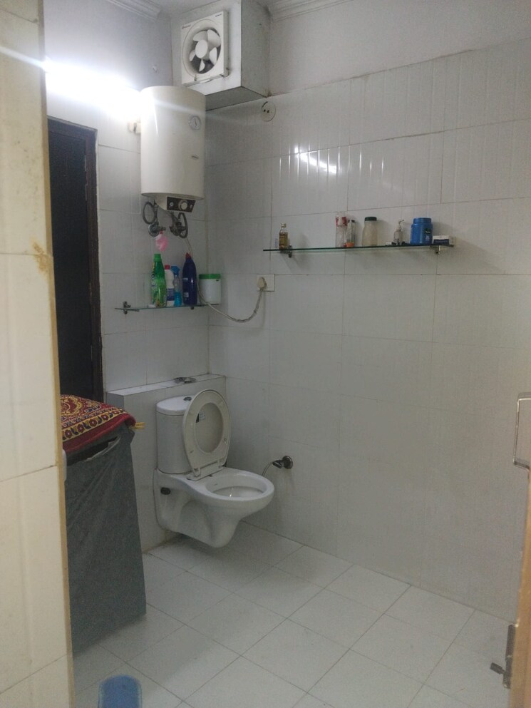 Bathroom, ajnara-pride 3 Bedroom 1860 Sq.Ft. Apartment In Vasundhara Sector 4 Ghaziabad 9549472
