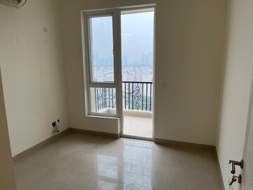 Room in 3 BHK Apartment at Emaar Emerald Estate, Sector 65 – for Rent