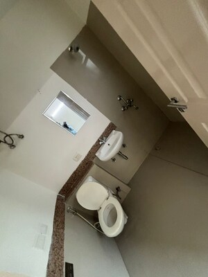 Team Area in 3 BHK Apartment at Emaar Emerald Estate, Sector 65 – for Rent