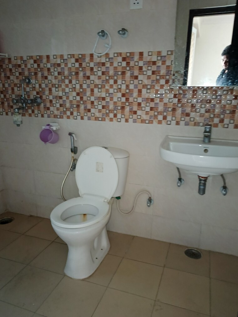 Bathroom, newtech-la-palacia 3 Bedroom 1425 Sq.Ft. Apartment In Tech Zone 4 Greater Noida Greater Noida 9549477