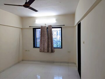 Room in 2 BHK Apartment at Gera Emerald City, Kharadi – for Rent