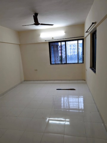 Room in 3 BHK Apartment at Gera Emerald City, Kharadi – for Rent