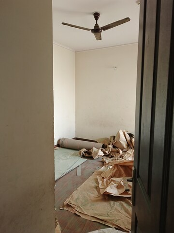 Bedroom in 2.5 BHK Apartment at JM Florence, Tech Zone 4 Greater Noida – for Rent