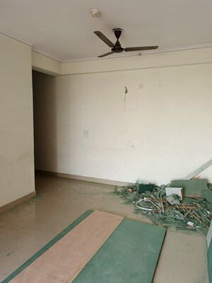 Room in 2.5 BHK Apartment at JM Florence, Tech Zone 4 Greater Noida – for Rent