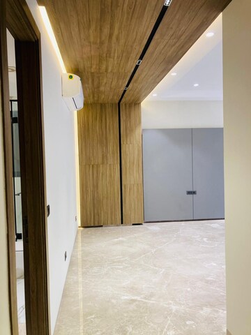 Room in 3 BHK Builder Floor at Sector 45 – for Rent