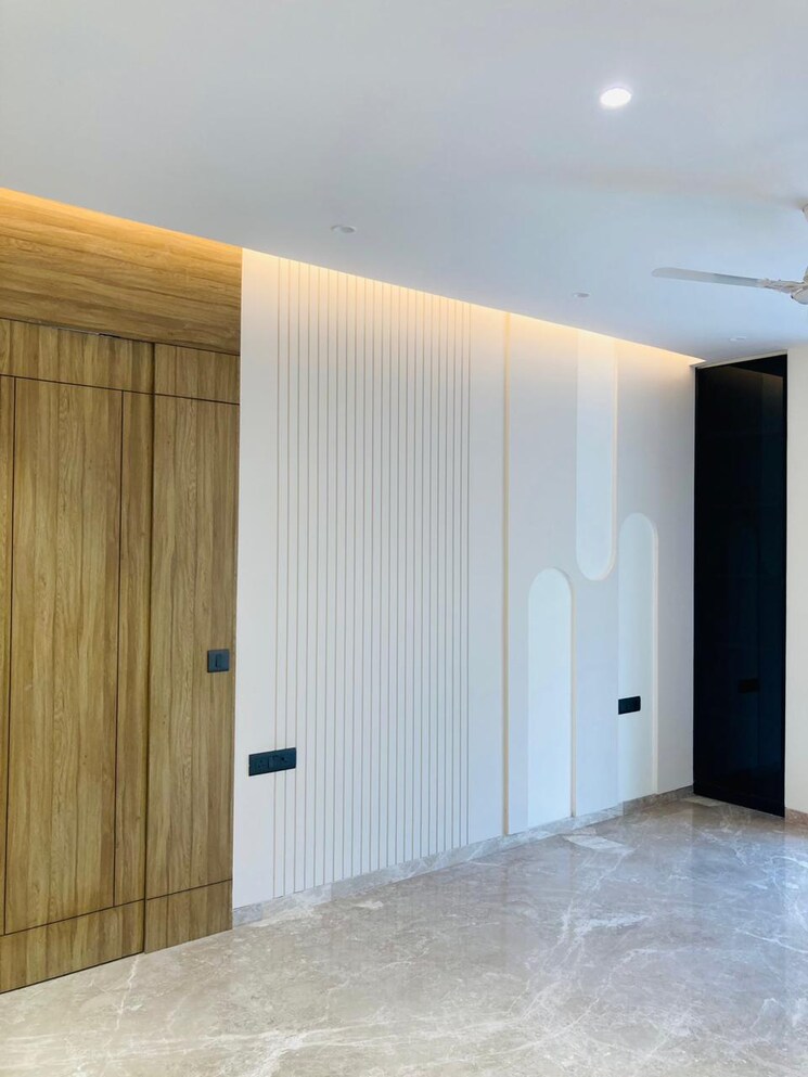 Room, sector 45 3 Bedroom 300 Sq.Yd. Builder Floor In Sector 45 Gurgaon 9549513