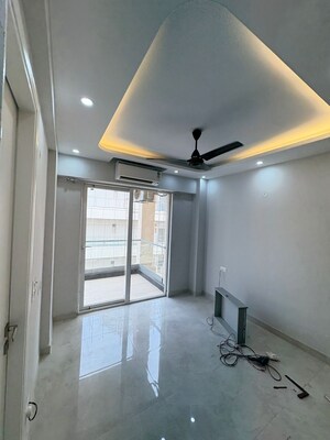 Room in 2 BHK Apartment at Signature Global City, Sector 37d – for Rent