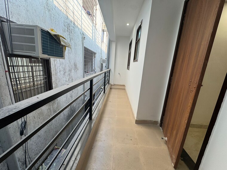 Balcony, freedom fighters enclave 1 Bedroom 500 Sq.Ft. Builder Floor In Freedom Fighters Enclave Delhi 9549527