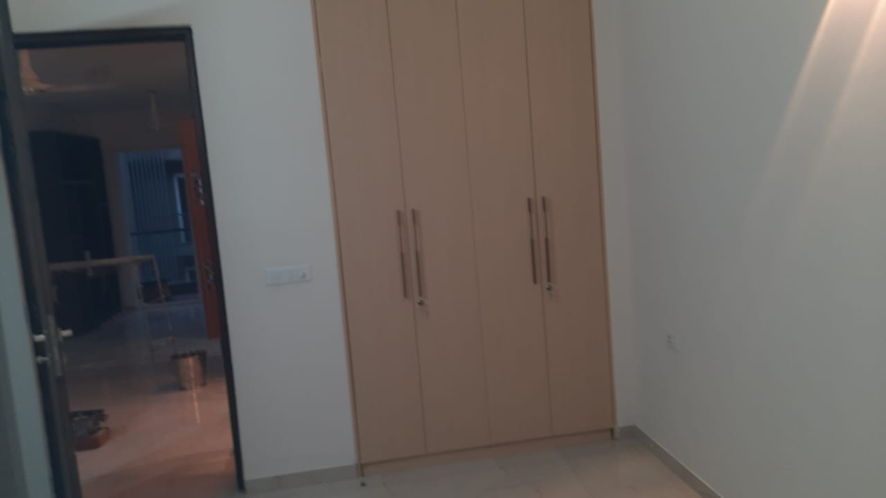 2.5 BHK Builder Floor For Rent in Smart World Gems