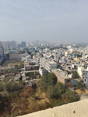 Master Bedroom in 2 BHK Apartment at Sector 93 – for Rent