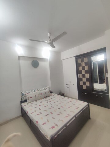 Room in 1 BHK Apartment at Rosa Royale, Ghodbunder Road – for Rent
