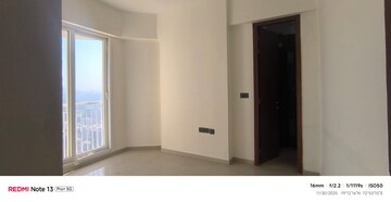 Room in 3 BHK Apartment at Ruparel Palacio Phase 1, Kandivali West – for Sale