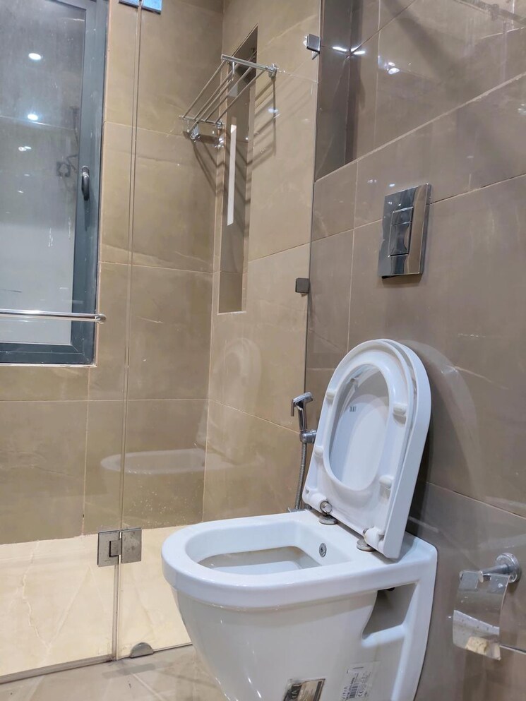 Bathroom, sector 46 3 Bedroom 300 Sq.Yd. Builder Floor In Sector 46 Gurgaon 9549557