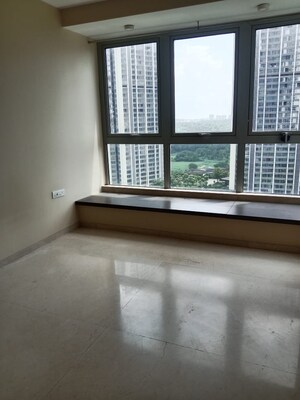 Room in 3 BHK Apartment at Oberoi Realty Exquisite, Goregaon East – for Sale