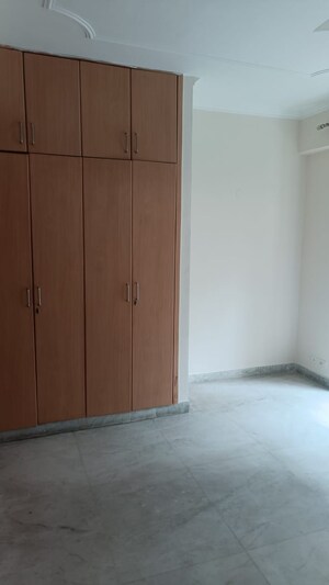 Room in 3 BHK Apartment at Sector 19 Dwarka – for Rent
