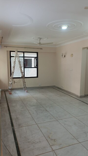 Room in 3 BHK Apartment at Sector 19 Dwarka – for Rent