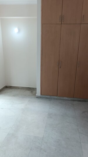 Room in 3 BHK Apartment at Sector 19 Dwarka – for Rent
