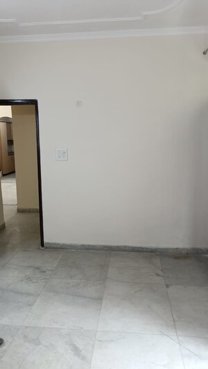 Room in 3 BHK Apartment at Sector 19 Dwarka – for Rent