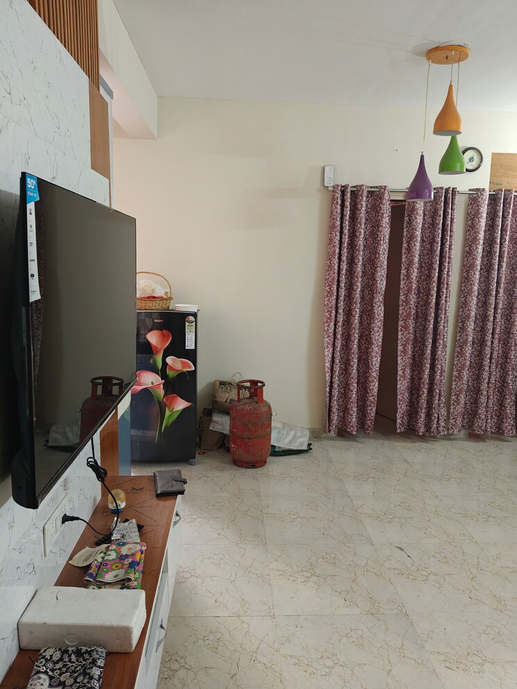 Living Room, mrg-bazaar-93 2 Bedroom 645 Sq.Ft. Apartment In Sector 93 Gurgaon 9549611