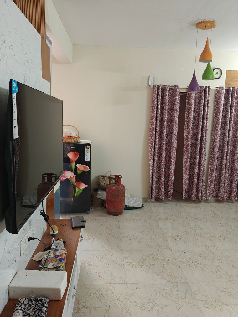Living Room, mrg-bazaar-93 2 Bedroom 645 Sq.Ft. Apartment In Sector 93 Gurgaon 9549611