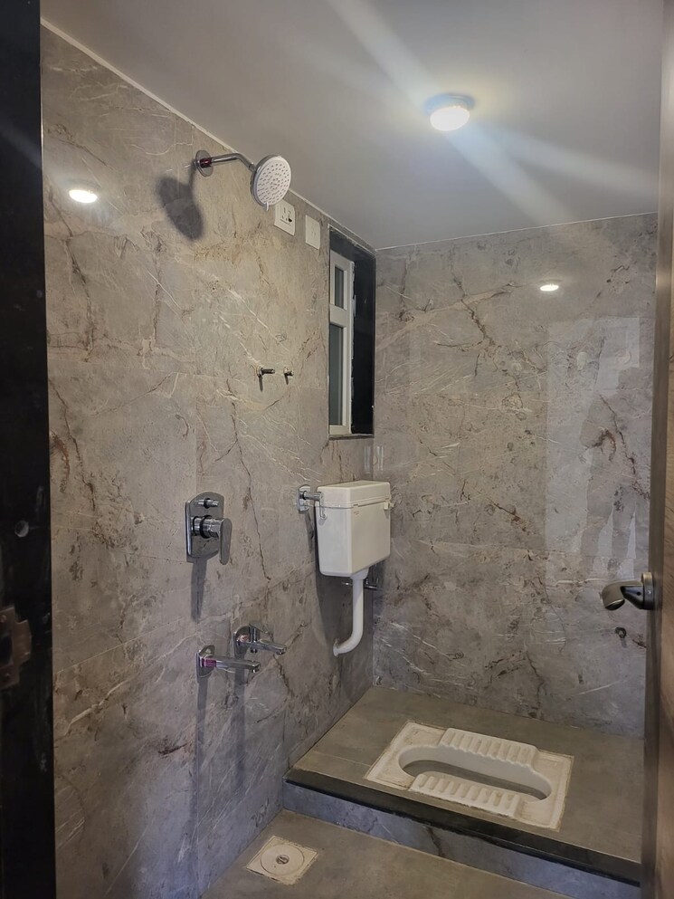Bathroom, giriraj-chs-naupda 1 Bedroom 550 Sq.Ft. Apartment In Naupada Thane 9549599