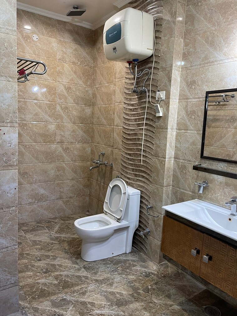 Bathroom, rwa-residential-society-sector-46 3 Bedroom 1800 Sq.Ft. Builder Floor In Sector 46 Gurgaon 9549608