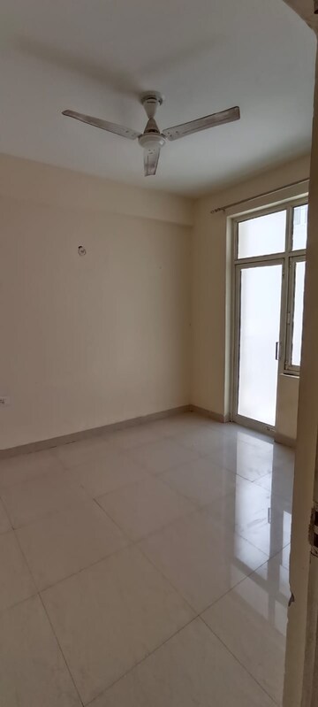 Room in 2 BHK Apartment at Shree Vardhman Mantra, Sector 67 – for Rent
