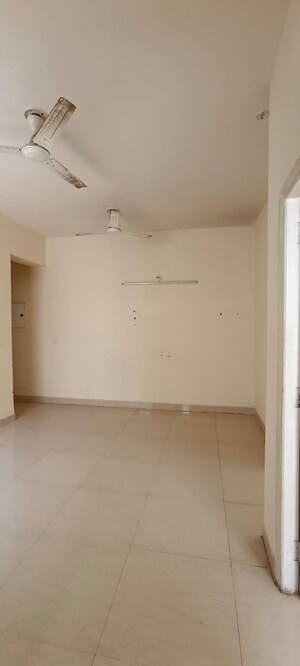 Room in 2 BHK Apartment at Shree Vardhman Mantra, Sector 67 – for Rent