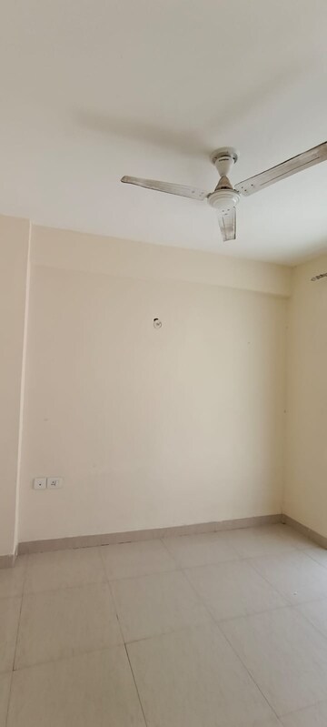 Room in 2 BHK Apartment at Shree Vardhman Mantra, Sector 67 – for Rent