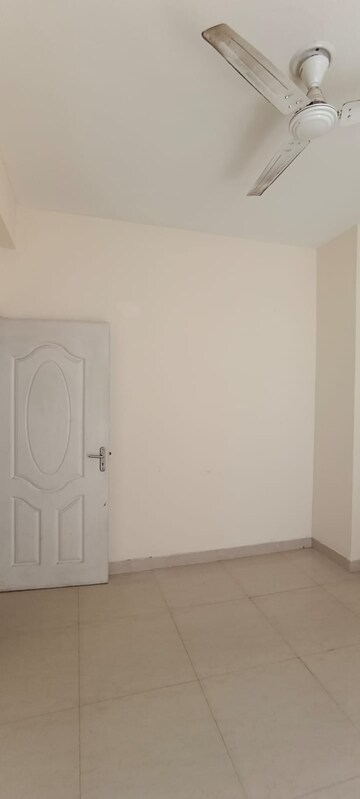 Room in 2 BHK Apartment at Shree Vardhman Mantra, Sector 67 – for Rent