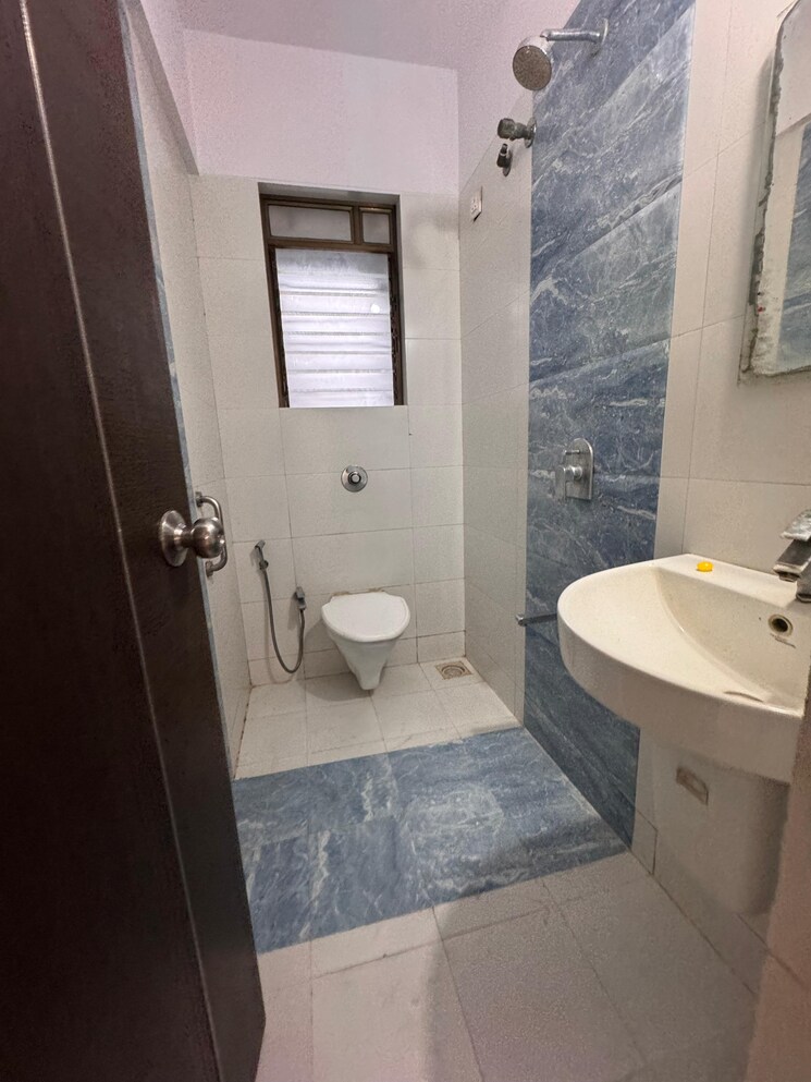 Bathroom, sidhi-harmony-apartment 3 Bedroom 950 Sq.Ft. Apartment In Tilak Nagar Mumbai 9549635