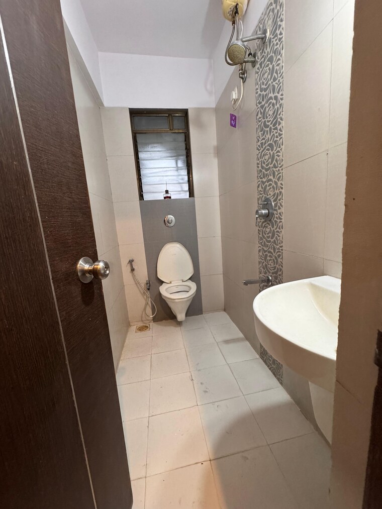 Bathroom, sidhi-harmony-apartment 3 Bedroom 950 Sq.Ft. Apartment In Tilak Nagar Mumbai 9549635
