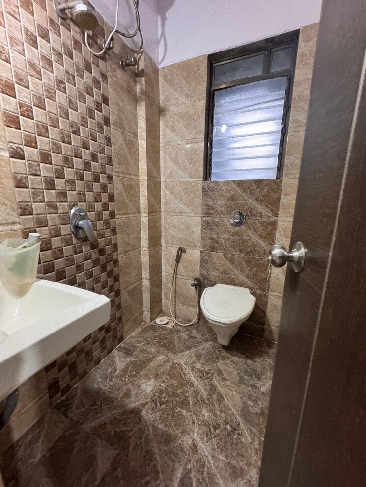 Bathroom, sidhi-harmony-apartment 3 Bedroom 950 Sq.Ft. Apartment In Tilak Nagar Mumbai 9549635