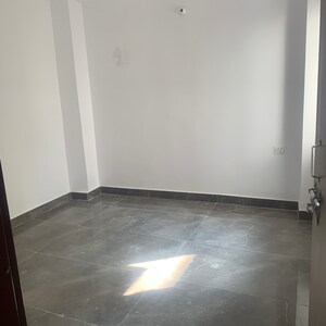 Room in 3 BHK Builder Floor at Katwaria Sarai – for Rent