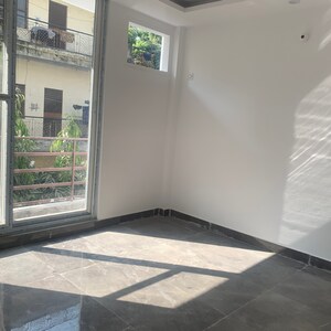 Room in 3 BHK Builder Floor at Katwaria Sarai – for Rent