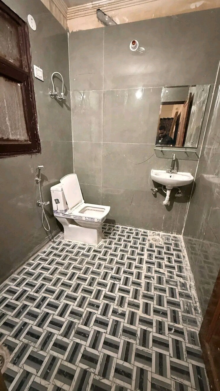 Bathroom, chattarpur 1 Bedroom 500 Sq.Ft. Apartment In Chattarpur Delhi 9549649