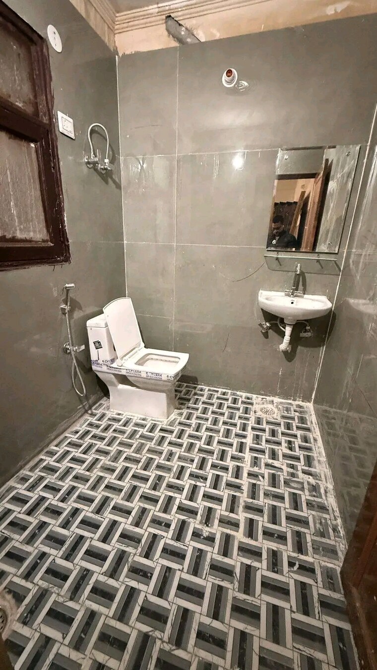 Bathroom, chattarpur 1 Bedroom 500 Sq.Ft. Apartment In Chattarpur Delhi 9549649