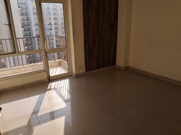 Room in 4 BHK Apartment at Spring Meadows, Tech Zone 4 Greater Noida – for Sale