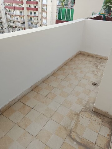 Room in 4 BHK Apartment at Spring Meadows, Tech Zone 4 Greater Noida – for Sale