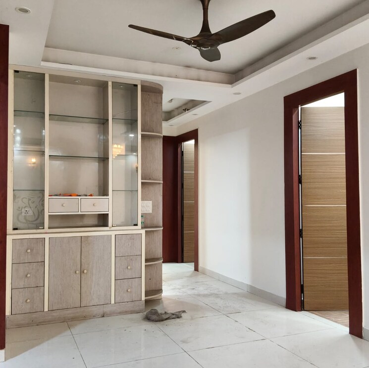 Room, saya-gold-avenue 4 Bedroom 2370 Sq.Ft. Apartment In Vaibhav Khand Ghaziabad 9549653