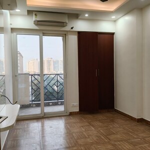 Room in 4 BHK Apartment at Saya Gold Avenue, Vaibhav Khand – for Rent