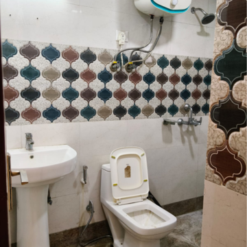 Team Area in 4 BHK Apartment at Saya Gold Avenue, Vaibhav Khand – for Rent